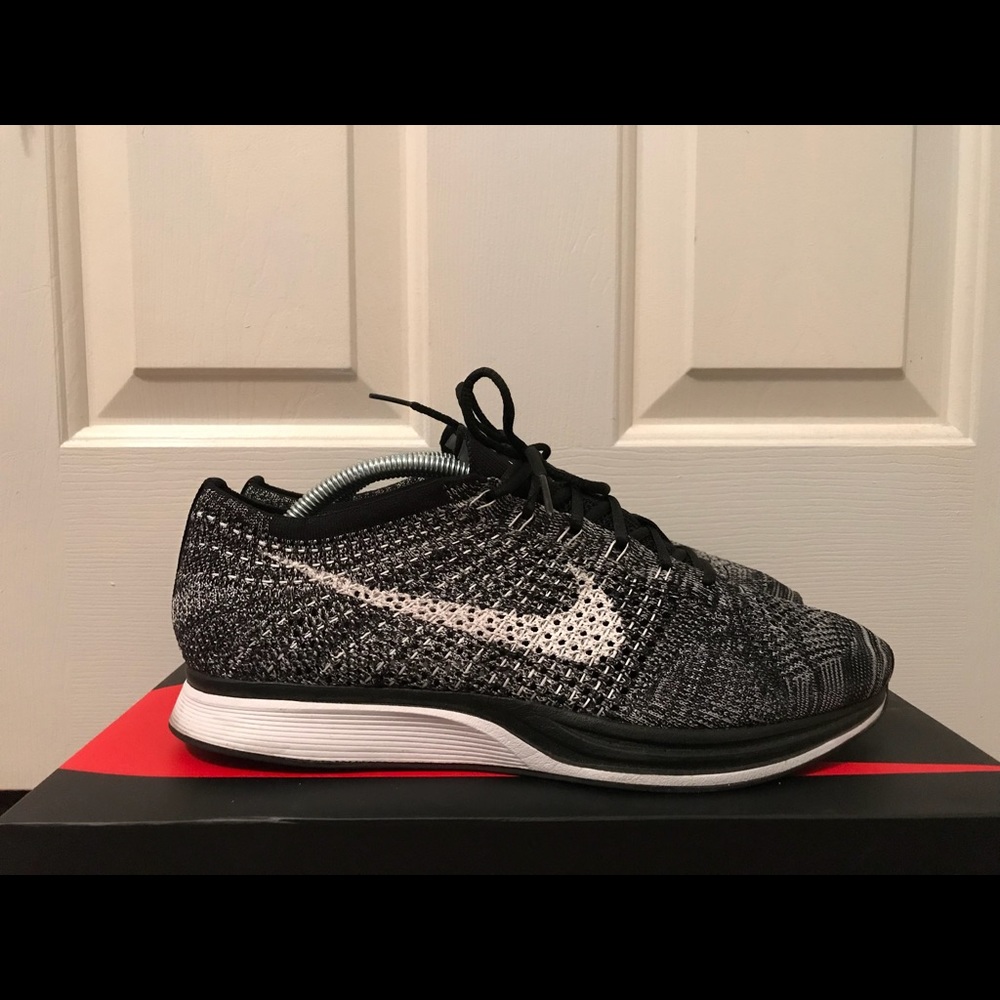 NIKE FLYKNIT TRAINERS “OREO”